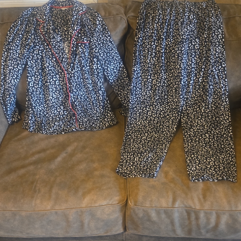Anne Klein Black and White Animal Print with Red Accent Size S